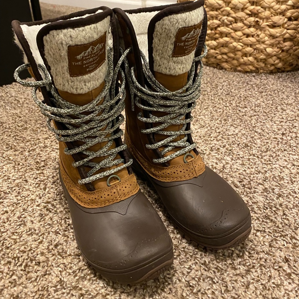 North Face boots NWOT